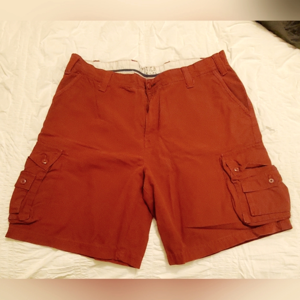 SZ 40 Mens red cargo shorts